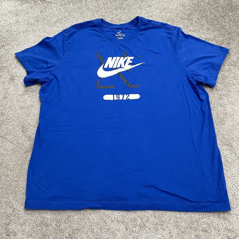 The Nike Tee Sportswear Futura Varsity Graphic T-Shirt Mens XXL Blue Crew Neck